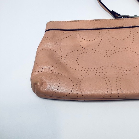 🐳 Coach Peach Perforated Wristlet - Picture 8 of 14